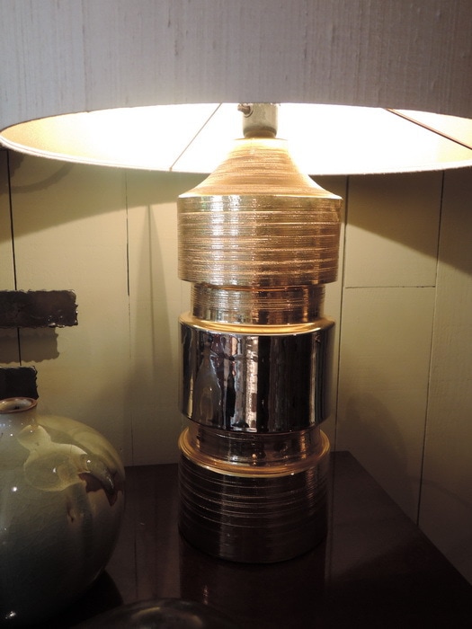 PAIRE DE LAMPES EN CERAMIQUE EMAIL OR GRIFFE + 1 BANDE PLATINE  PAR BERGBOMS – SUEDE CA,1960