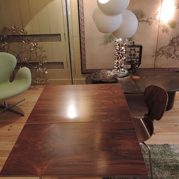 TABLE-BUREAU AVEC ABATTANT & UNE CHAISE FOURMI PAR ARNE JACOBSEN CA,1960