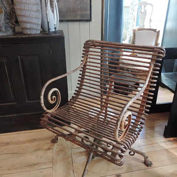 GRAND FAUTEUIL D’ARRAS PIVOTANT EN FONTE PATINE ROUGE CA,1880 – PIEDS PATTE DE LION