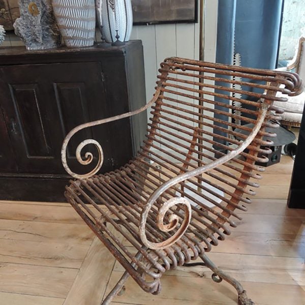 GRAND FAUTEUIL D’ARRAS PIVOTANT EN FONTE PATINE ROUGE CA,1880 – PIEDS PATTE DE LION