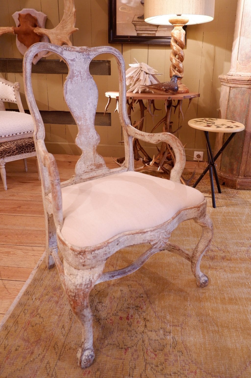 FAUTEUIL BAROQUE SUEDOIS PATINE BLANCHE CA,1800