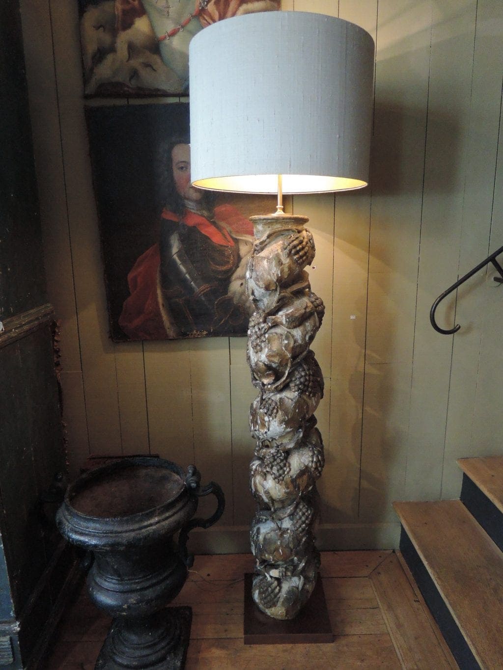 PAIRE DE LAMPADAIRES COLONNES BAROQUE ITALIENNES OISEAUX & GRAPPES DE RAISIN XVIIIE EN BOIS DORE + AJ CYLINDRES