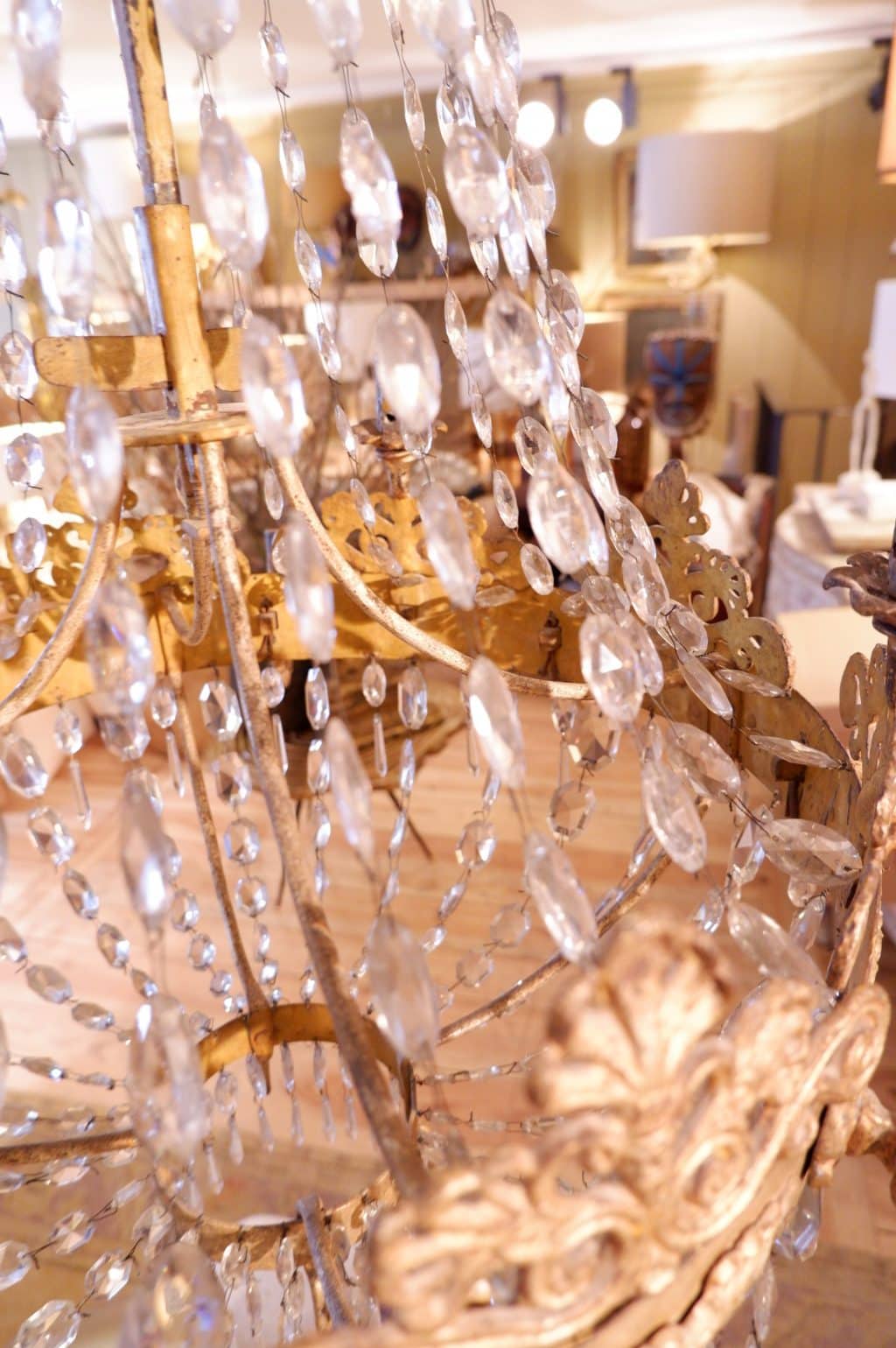 Chandelier régence en bronze doré et chute de cabochons de verre taillés fin XIXe – Image 3