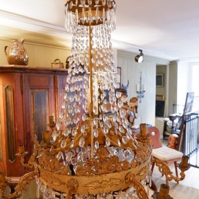 Chandelier régence en bronze doré et chute de cabochons de verre taillés fin XIXe – Image 5