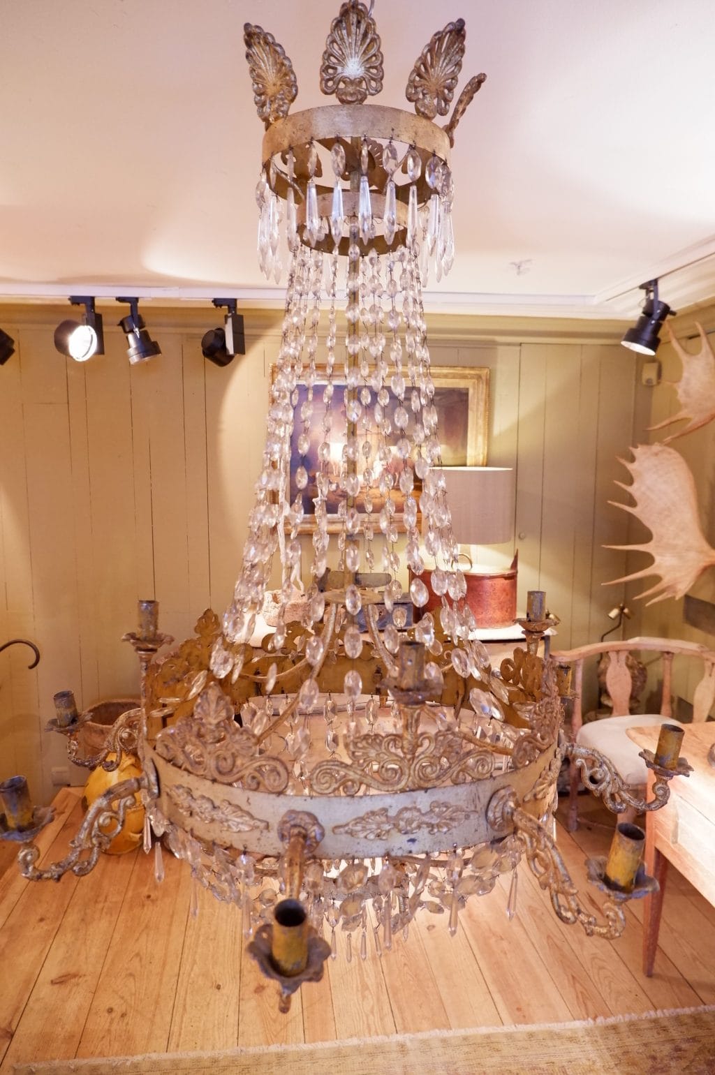 Chandelier régence en bronze doré et chute de cabochons de verre taillés fin XIXe – Image 4