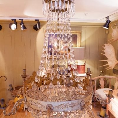 Chandelier régence en bronze doré et chute de cabochons de verre taillés fin XIXe – Image 4