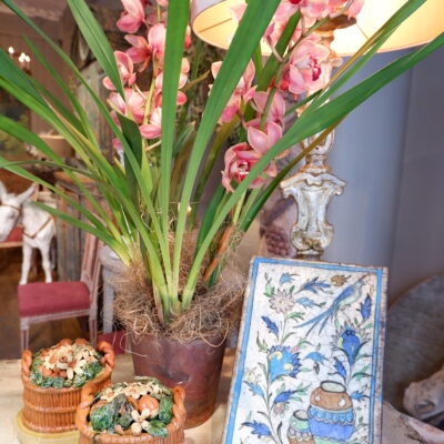 Grand carreau “iznik” décor de jarre & fleurs -XIXe