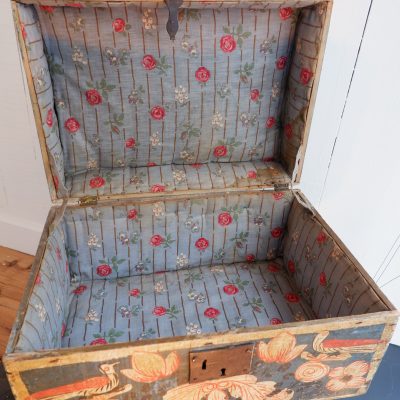 Coffres de mariage Normands en bois peint ca.1800 – Image 2