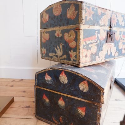 Coffres de mariage Normands en bois peint ca.1800 – Image 4