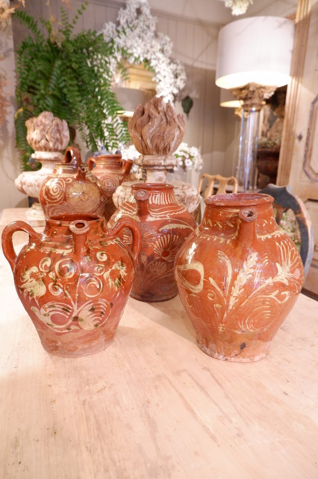 Grande collection de cruches du Val de Saône en terre cuite vernissée - époque XVIIIe