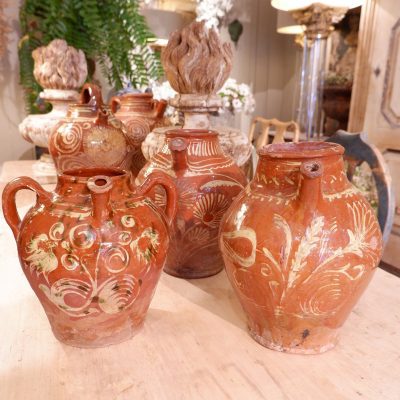 Grande collection de cruches du Val de Saône en terre cuite vernissée - époque XVIIIe