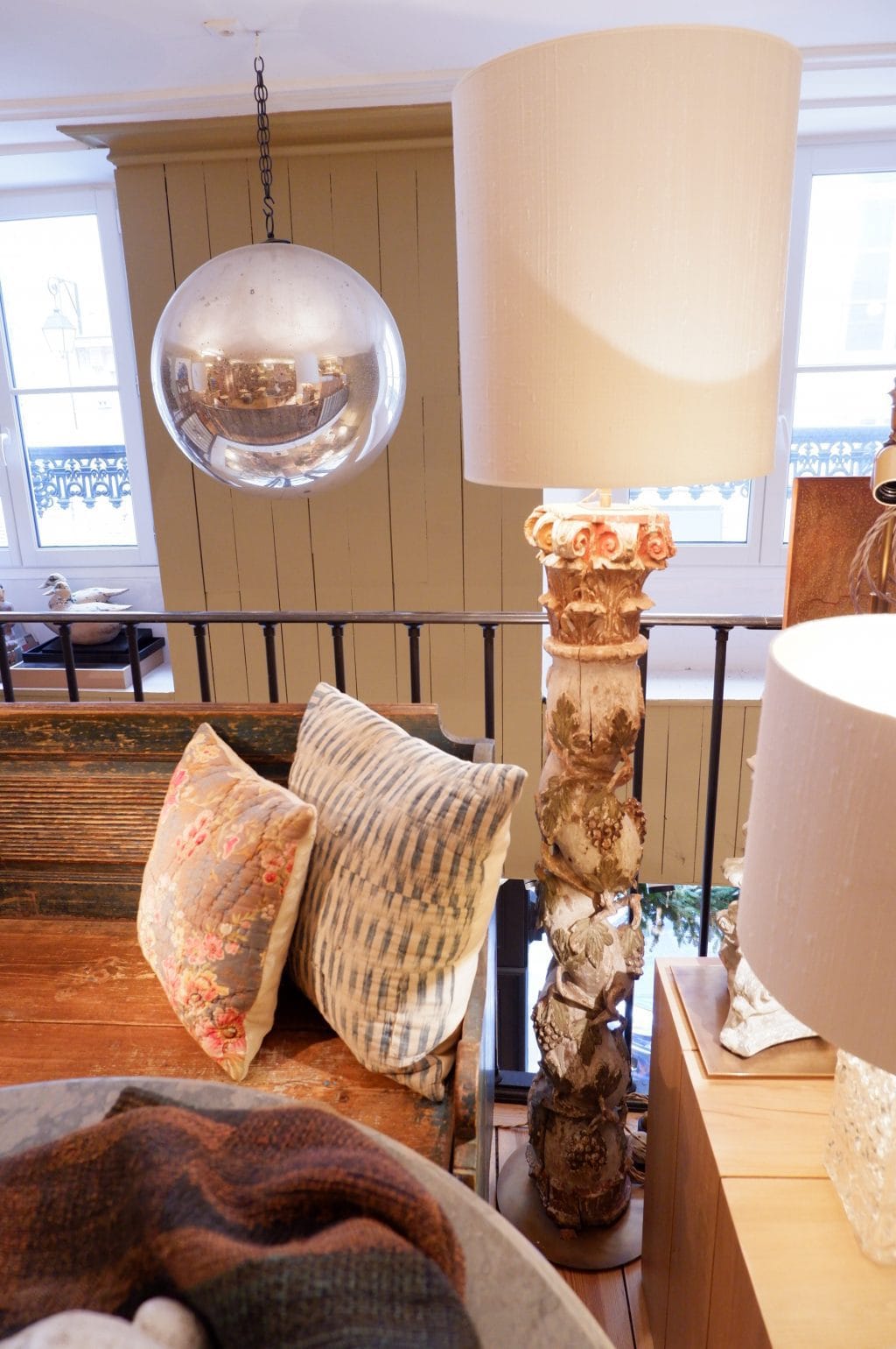 Lampadaire torsades  grappes de raisin en bois sculpté polychrome époque XVIIIE + AJ cylindres – Image 6