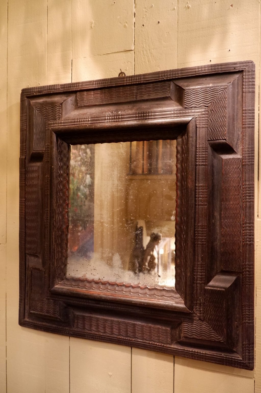 Miroir hollandais au mercure et cadre en bois guilloché ebonisé ca.1700 – Image 2