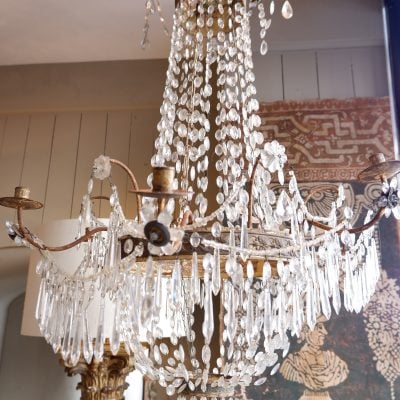 PAIRE DE LUSTRE ITALIENS COURONNE EN TOLE ET DE VERRE TAILLE CA.1890