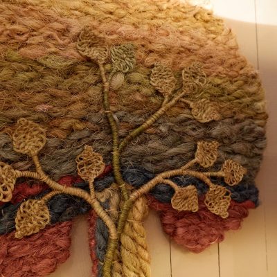 Travail de tapisserie scandinave "arbre de vie" ca.1960 – Image 3