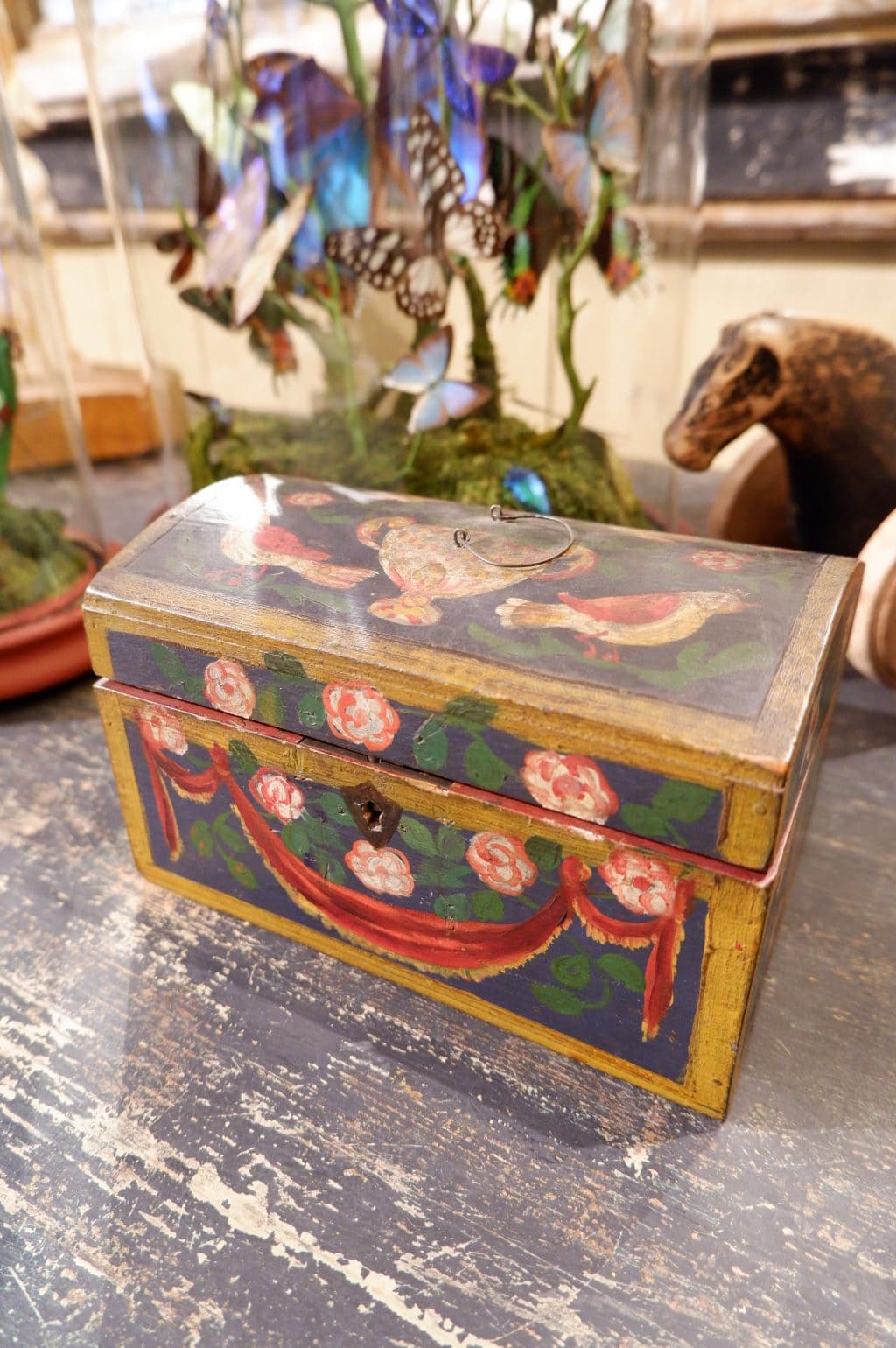 Petit coffre de mariage Normand en bois peint XVIIIe – Image 3