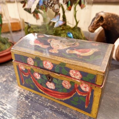 Petit coffre de mariage Normand en bois peint XVIIIe – Image 3
