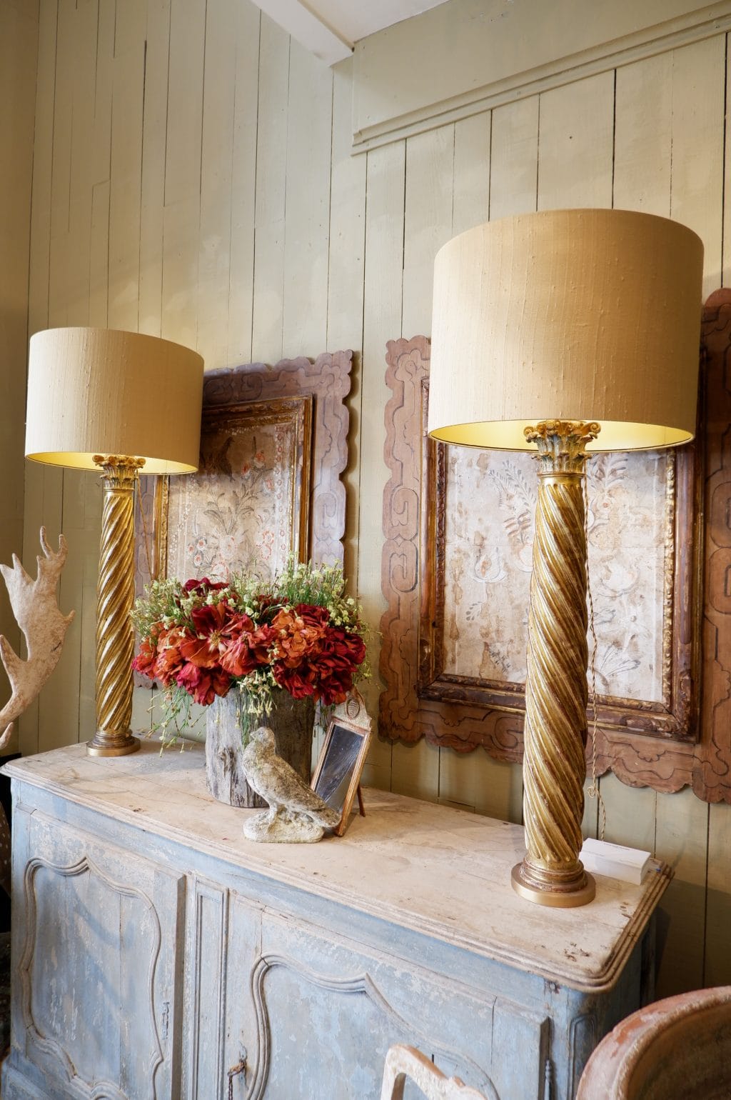 Pair of baroque twisted gold leaf column lamps + Shades silk - Image 3