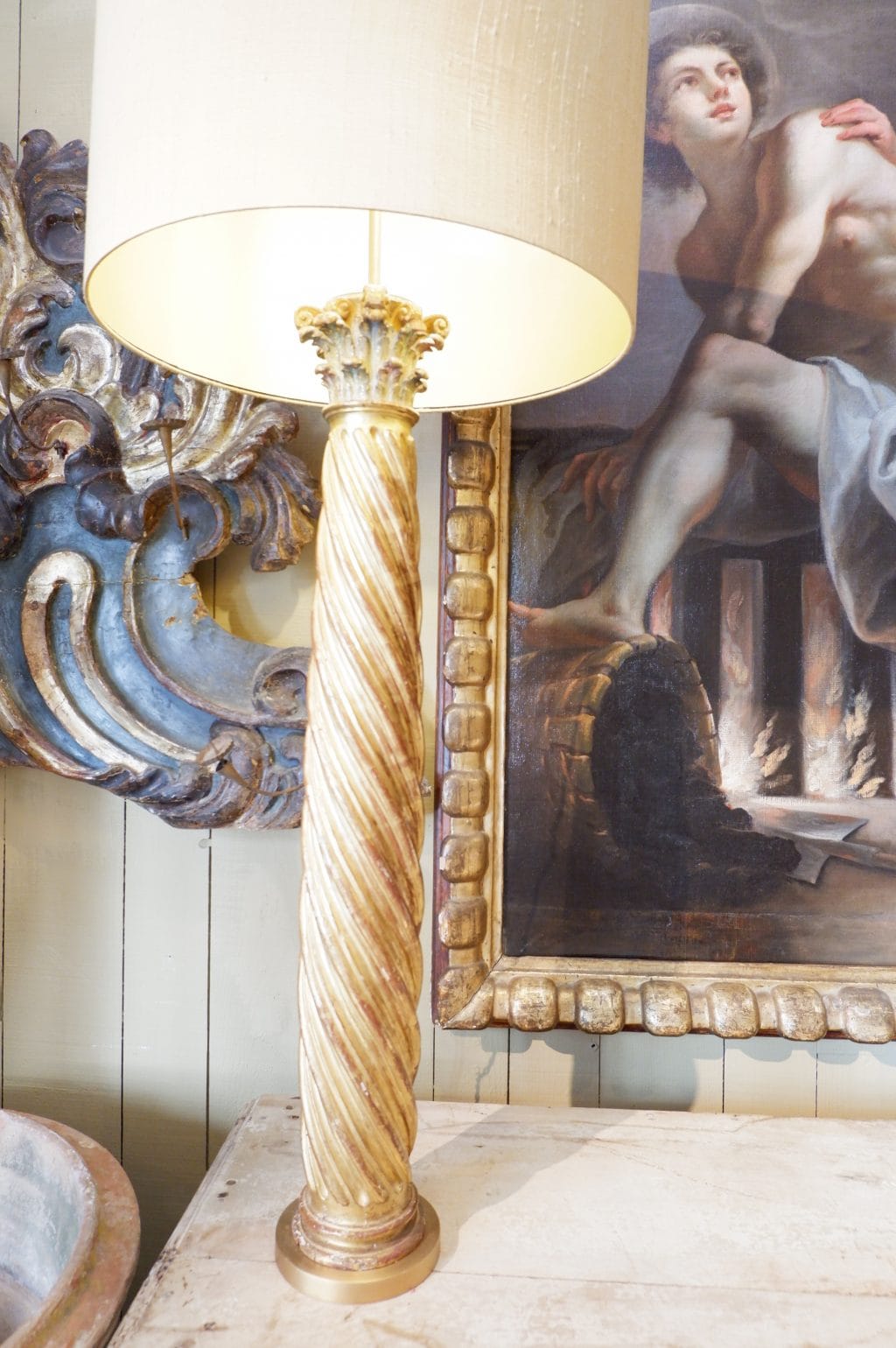 Pair of baroque twisted gold leaf column lamps + Shades silk - Image 10