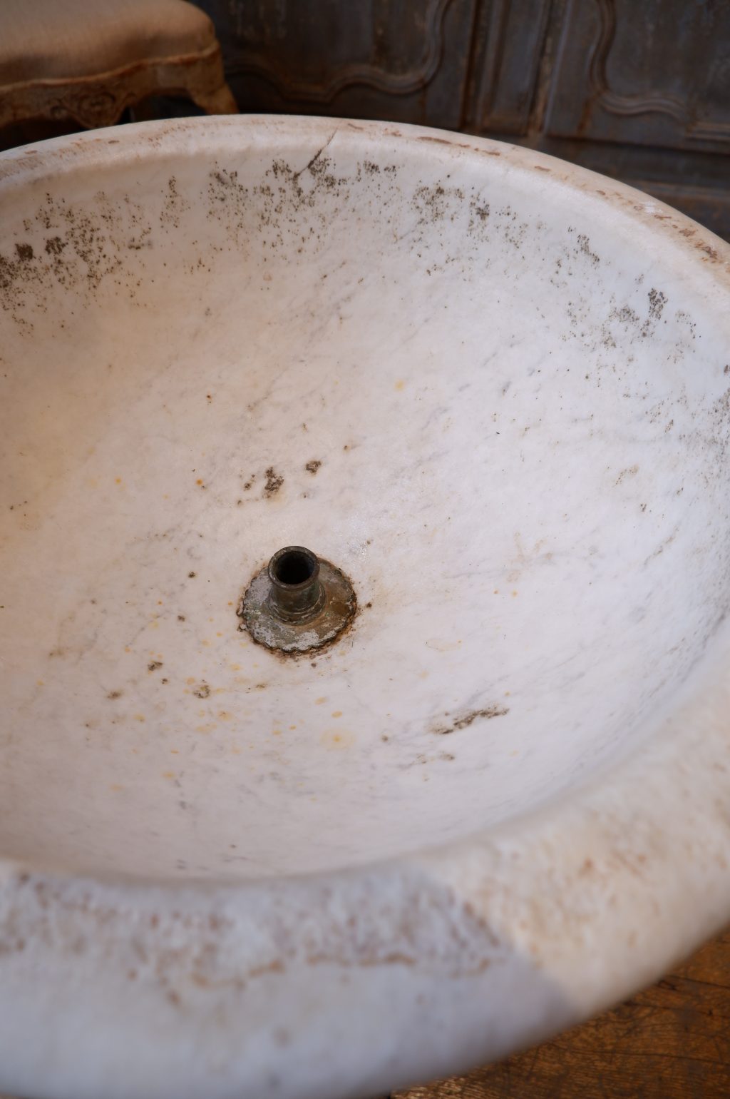 Bassin de fontaine sur pied en marbre blanc région de Grenade – Image 6