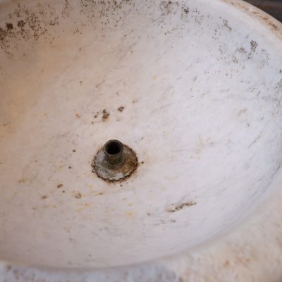 Bassin de fontaine sur pied en marbre blanc région de Grenade – Image 6