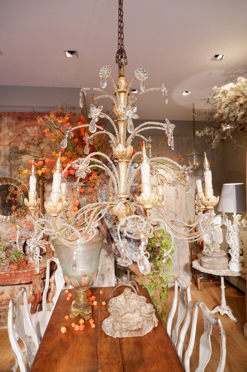 Large genoa chandelier in gilded wood and glass beads from the mid-19th century