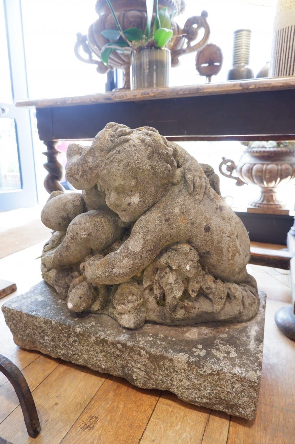 Group of children playing in carved stone from the 18th century - Image 3