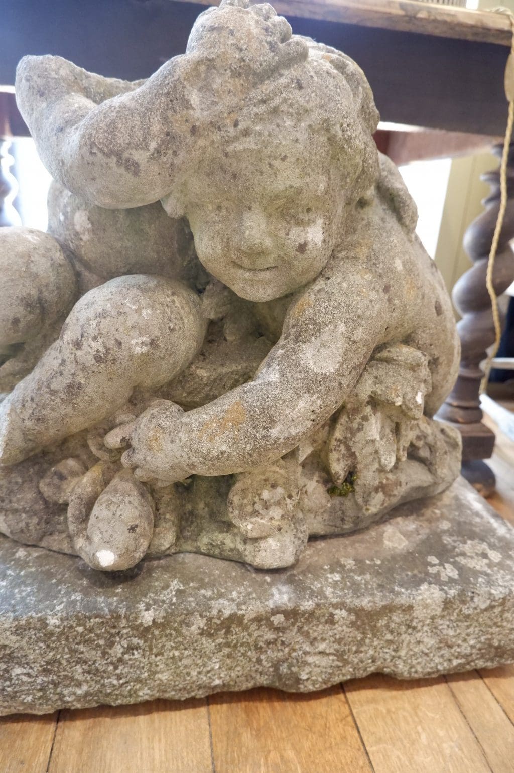 Group of children playing in carved stone from the 18th century - Image 2