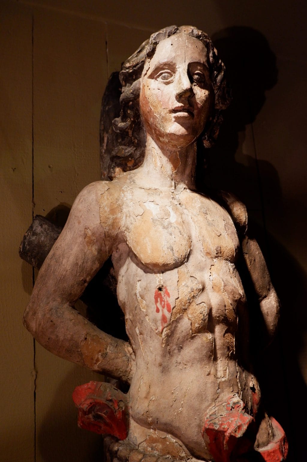 Grande sculpture de St Sébastien en bois polychrome  XVIIe