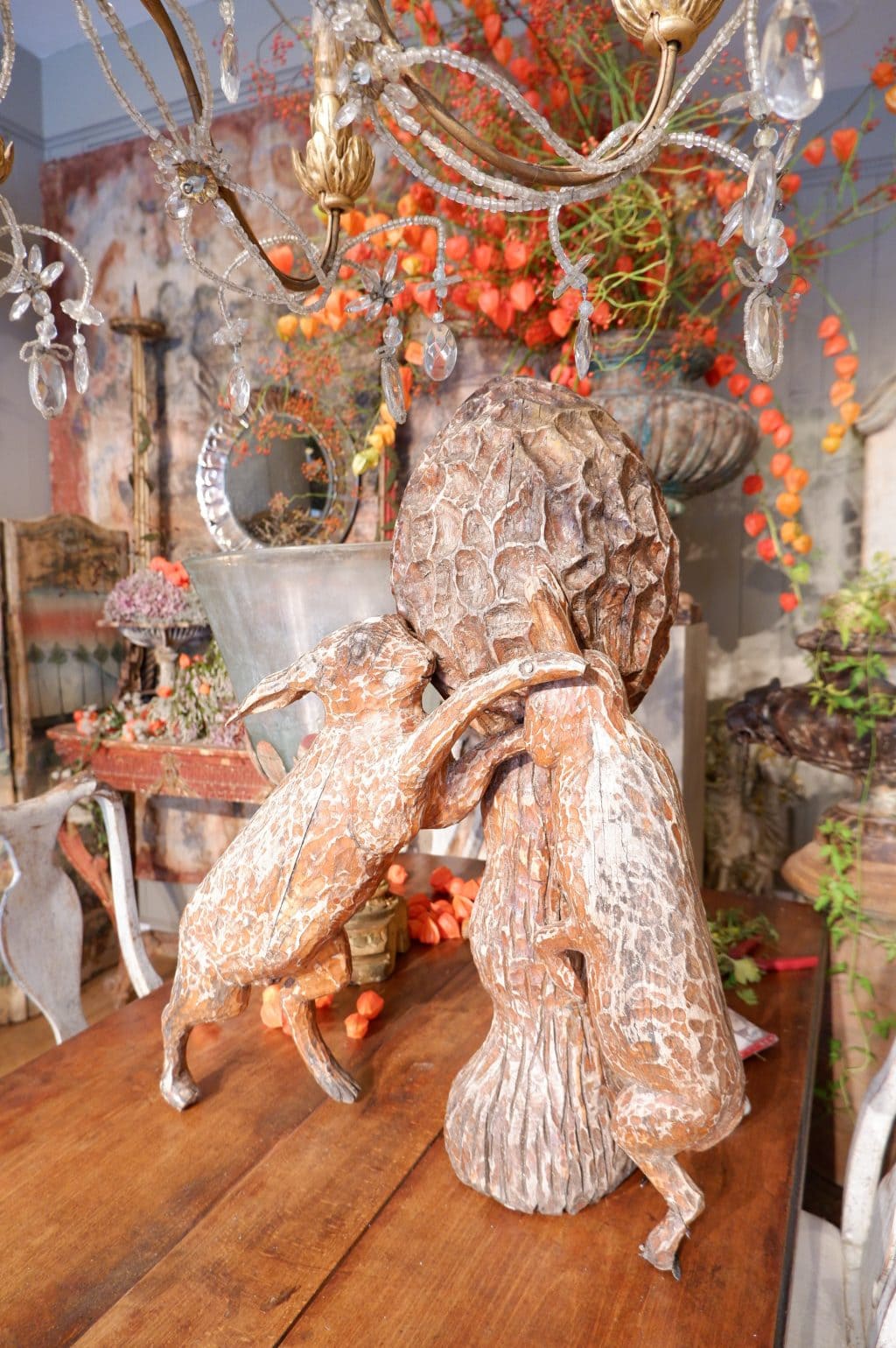 Grand bois sculpté 2 lièvres et une morille – Image 2