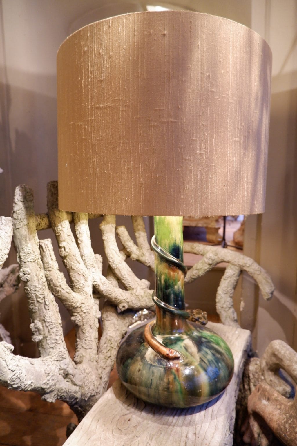 Grande lampe en céramique émaillée - serpent Aj en soie – Image 5