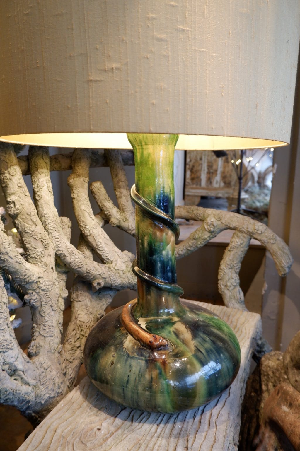 Grande lampe en céramique émaillée - serpent Aj en soie – Image 4