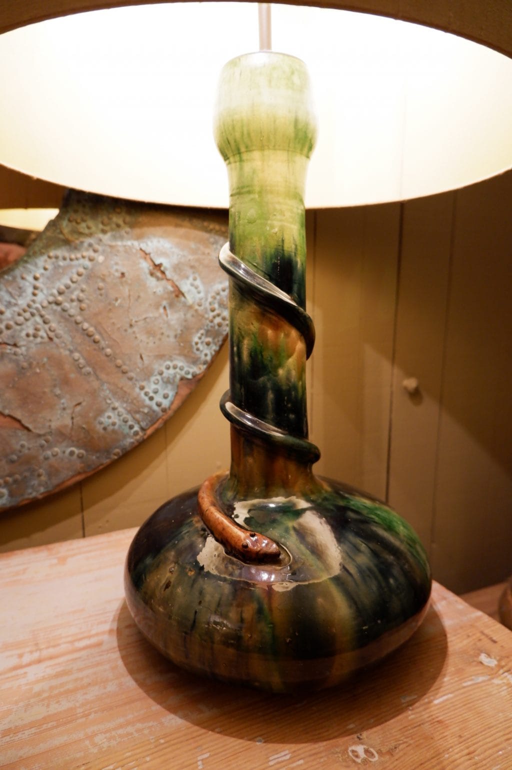 Grande lampe en céramique émaillée - serpent Aj en soie – Image 2
