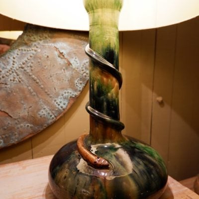 Grande lampe en céramique émaillée - serpent Aj en soie – Image 2