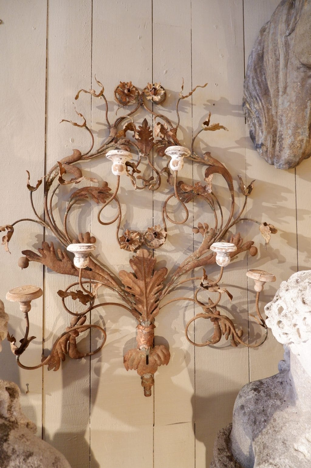 Suite of 3 iron sconces with acanthus leaves - Italy Ca.1880 - Image 2