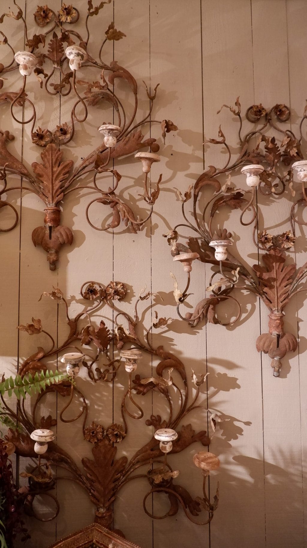 Suite of 3 iron sconces with acanthus leaves - Italy Ca.1880 - Image 4