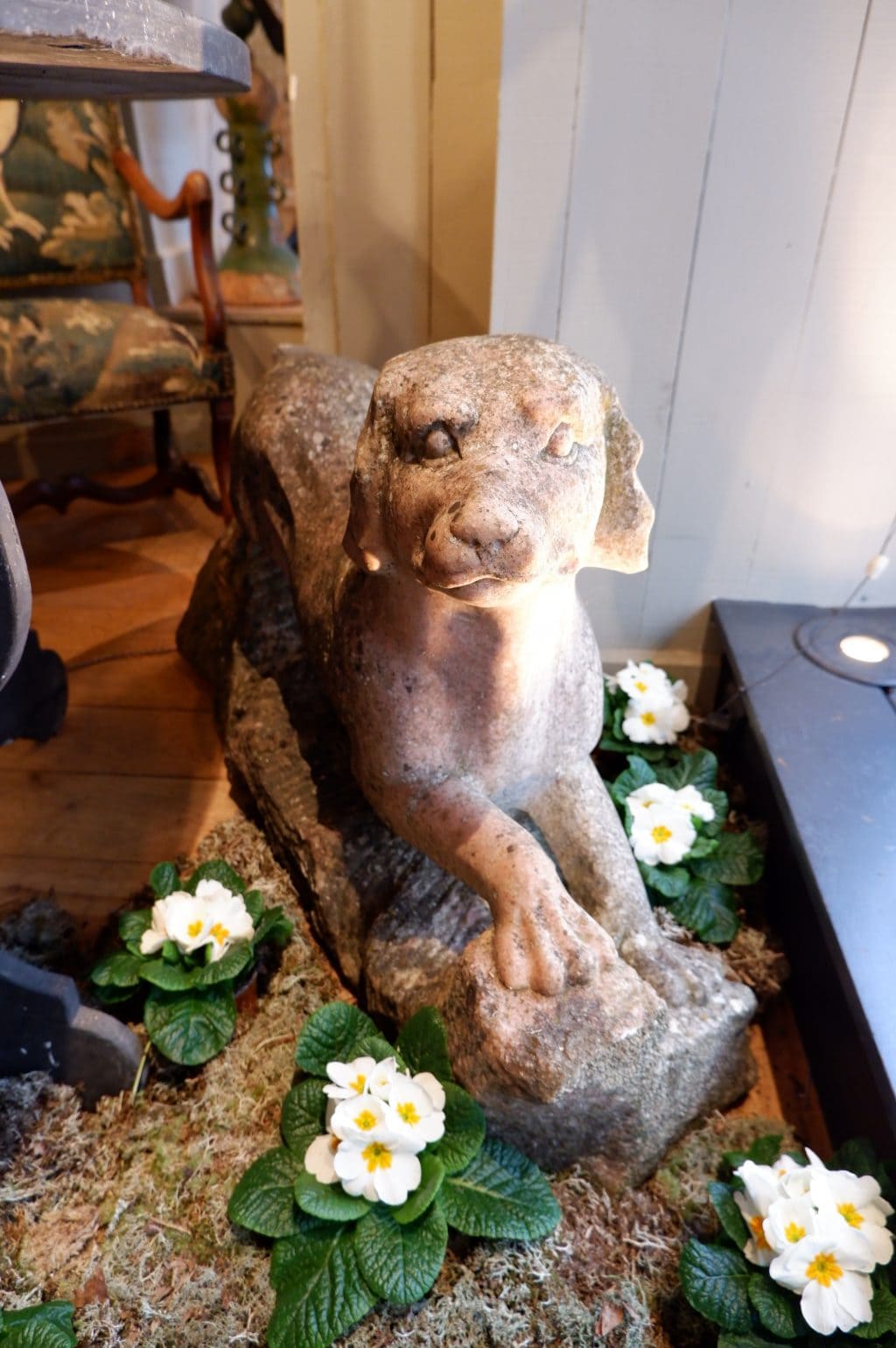 Carved pink granite dog - England late 19th century - Image 3