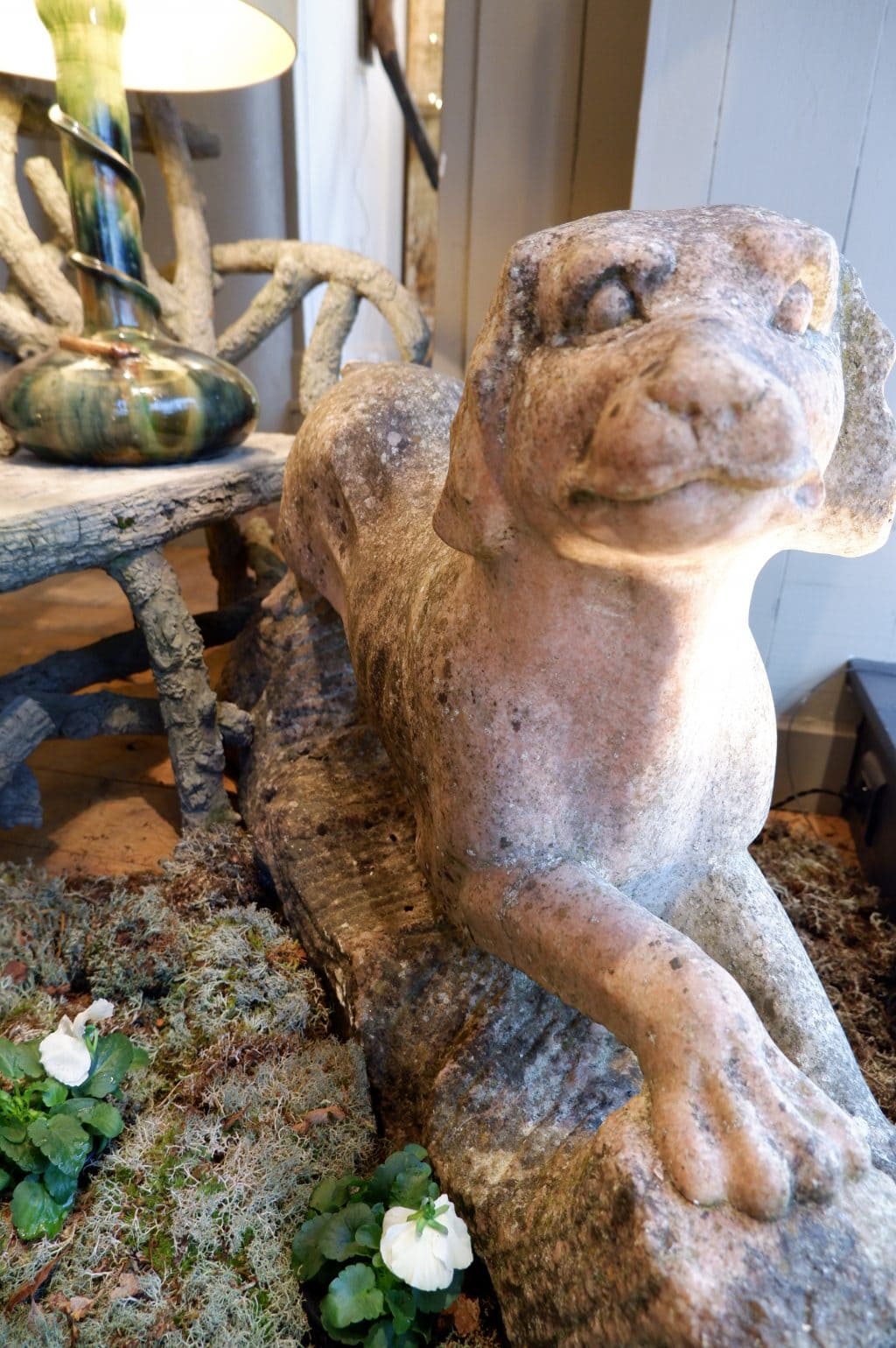 Carved pink granite dog - England late 19th century - Image 6