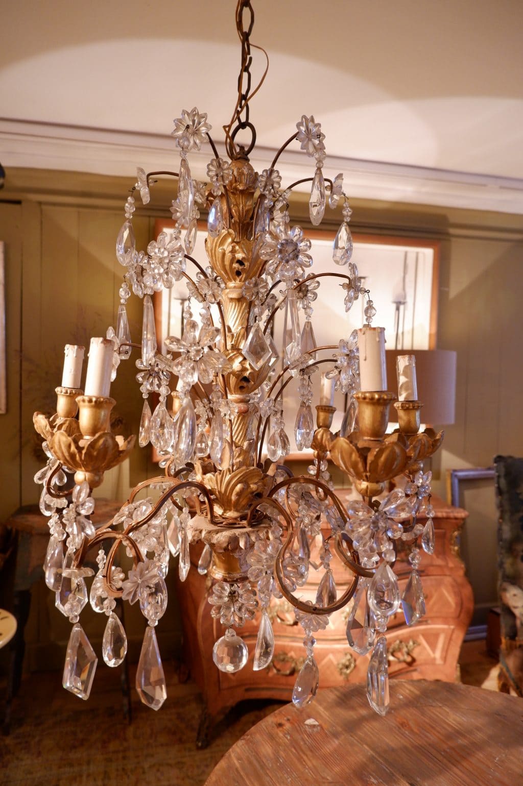 Lustre en métal patine bronze à volutes et pendants de verre fin XIXe – Image 8