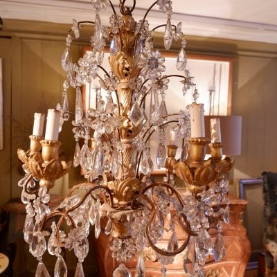 Lustre en métal patine bronze à volutes et pendants de verre fin XIXe – Image 8