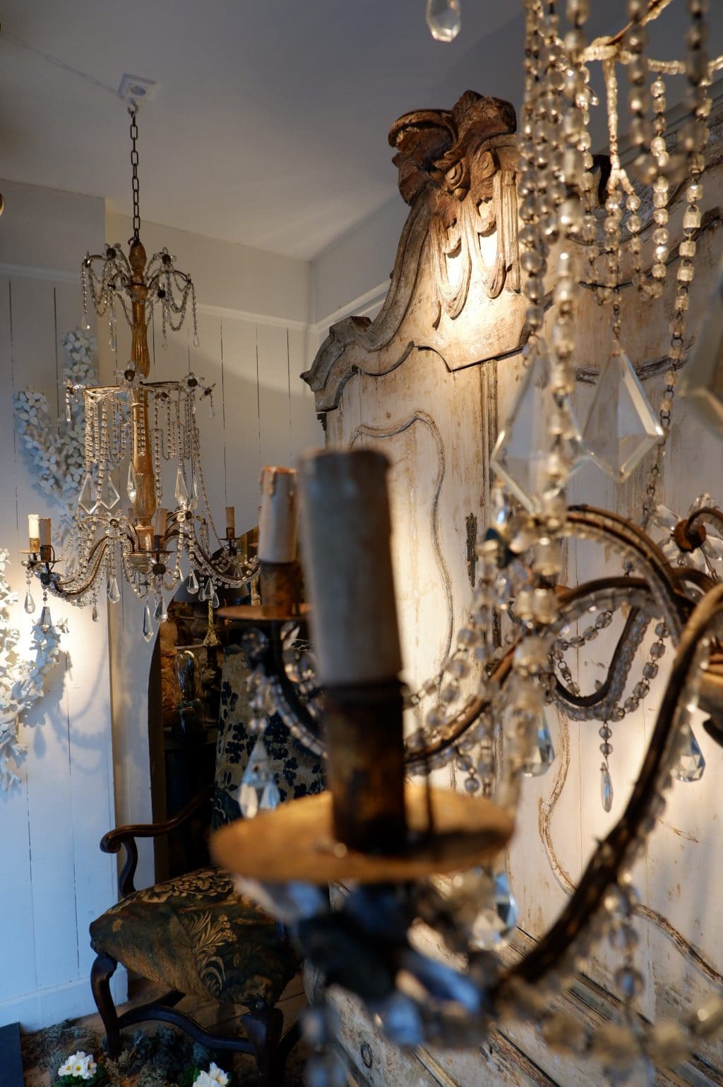 Paire de lustre Génois en bois doré et pendants de verre XIXe – Image 12