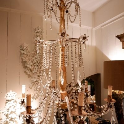 Paire de lustre Génois en bois doré et pendants de verre XIXe