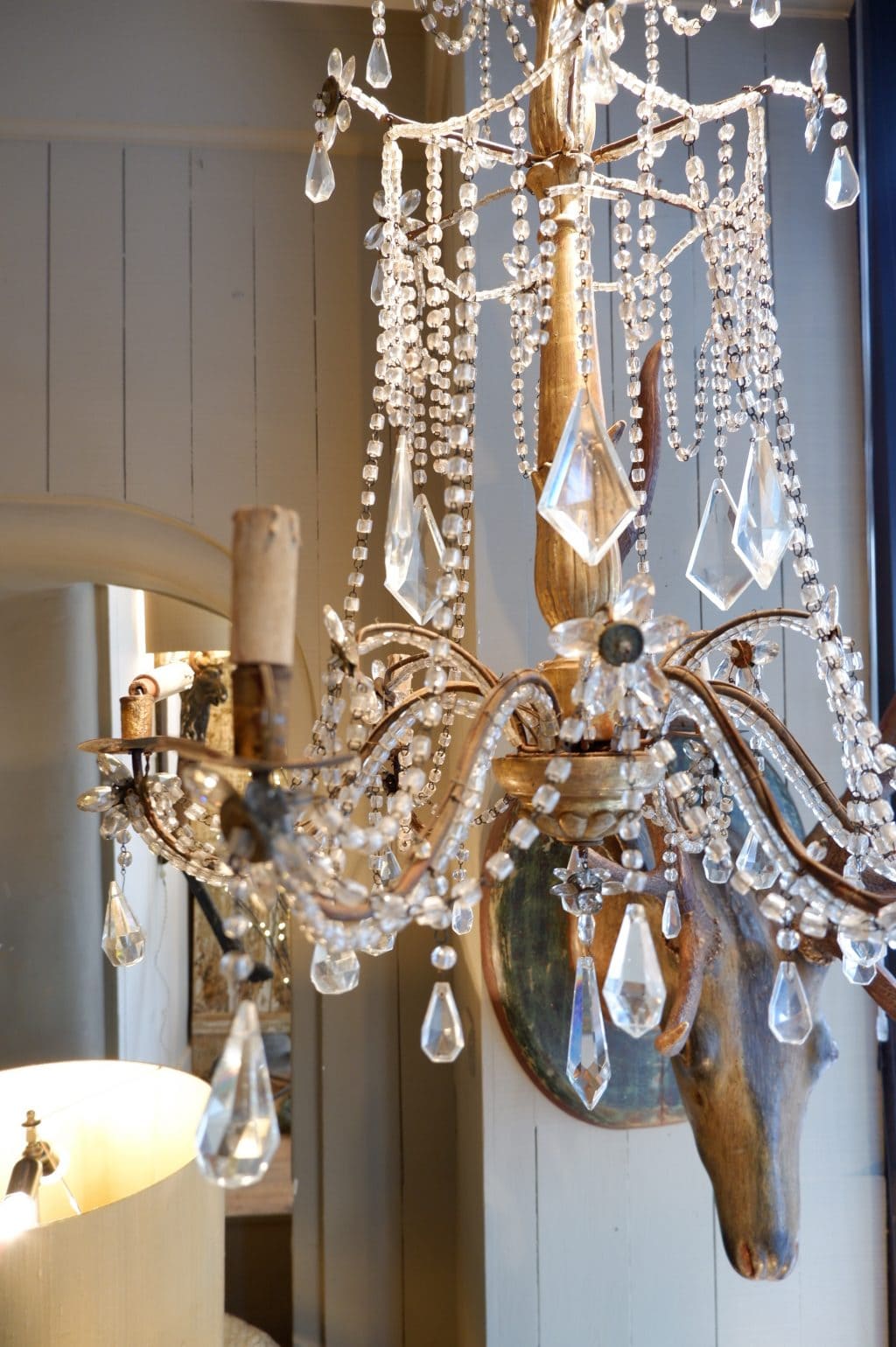 Paire de lustre Génois en bois doré et pendants de verre XIXe – Image 2