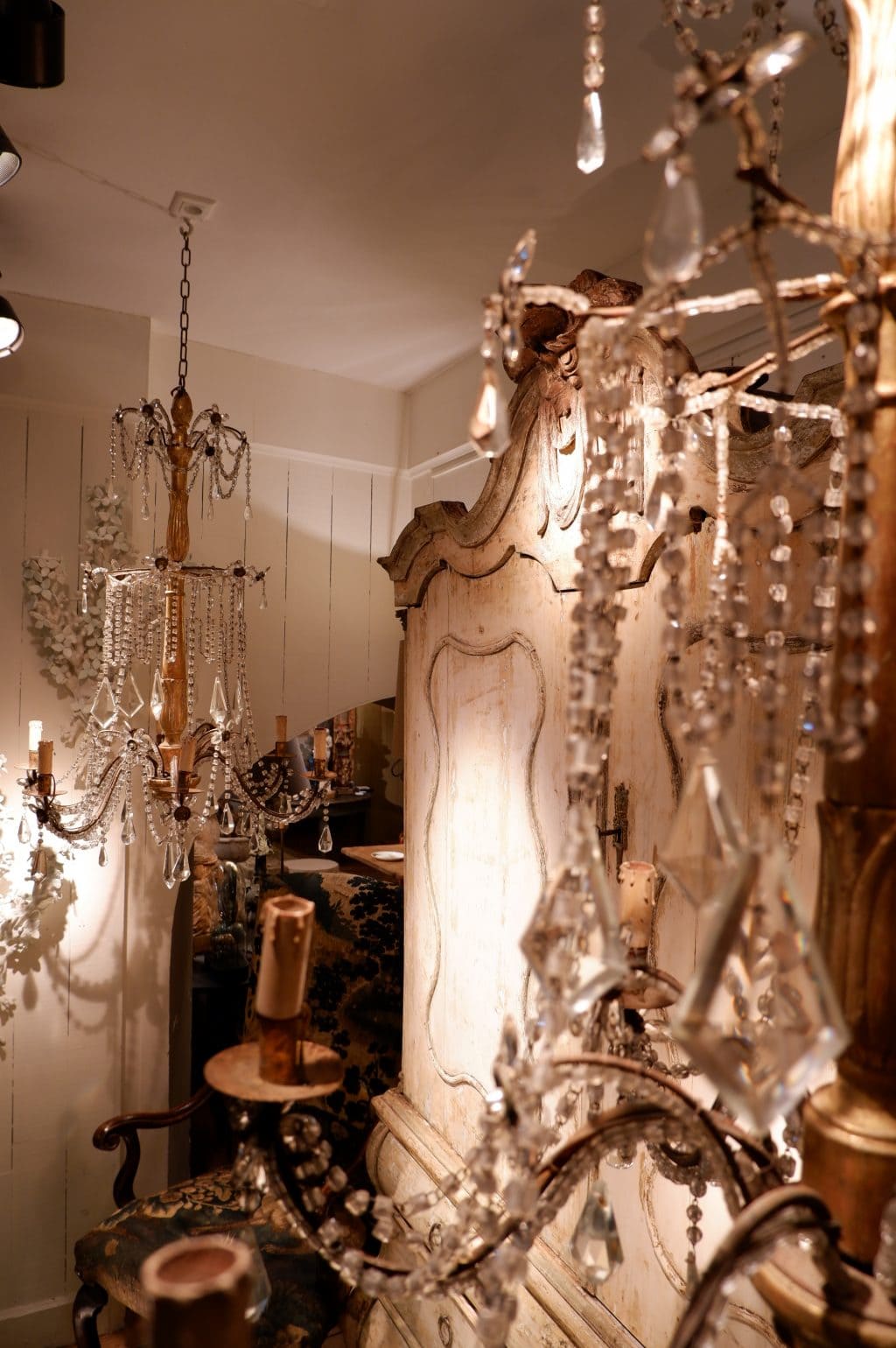 Paire de lustre Génois en bois doré et pendants de verre XIXe – Image 8