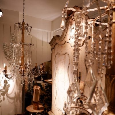 Paire de lustre Génois en bois doré et pendants de verre XIXe – Image 8
