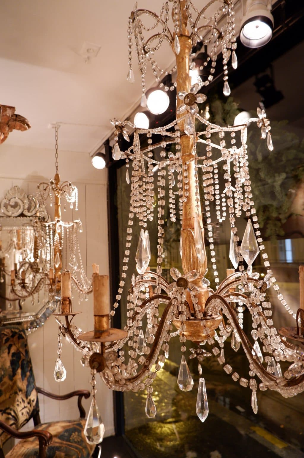 Paire de lustre Génois en bois doré et pendants de verre XIXe – Image 5