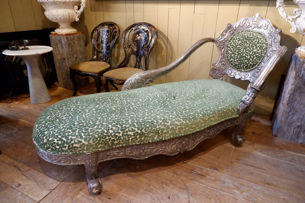 Chaise longue en bois sculpté et feuille d'argent ca.1880 – Image 3
