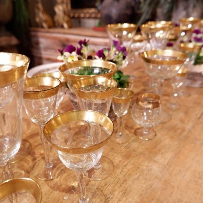 Ensemble de verres fin sur pied bord or mat guilloché - ca.1900