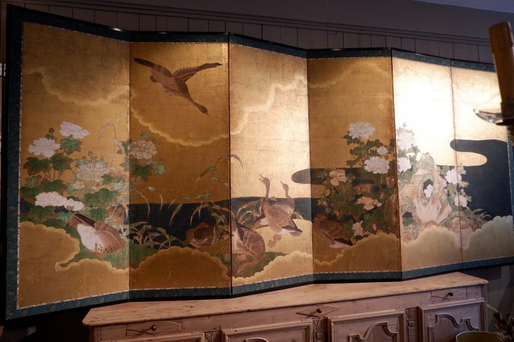 Paravent japonais à 6 feuilles - fond à la feuille d'or décor d'oies et pivoine arbustive - Période Meiji fin XIXE – Image 3