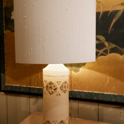 A pair of lamps in chamotte ceramic decorated with brown flowers - ca.1960 Shades silk